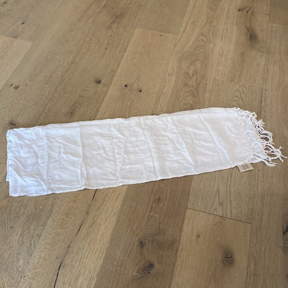 Santiki Short Sarong in White - Picture 3 of 3